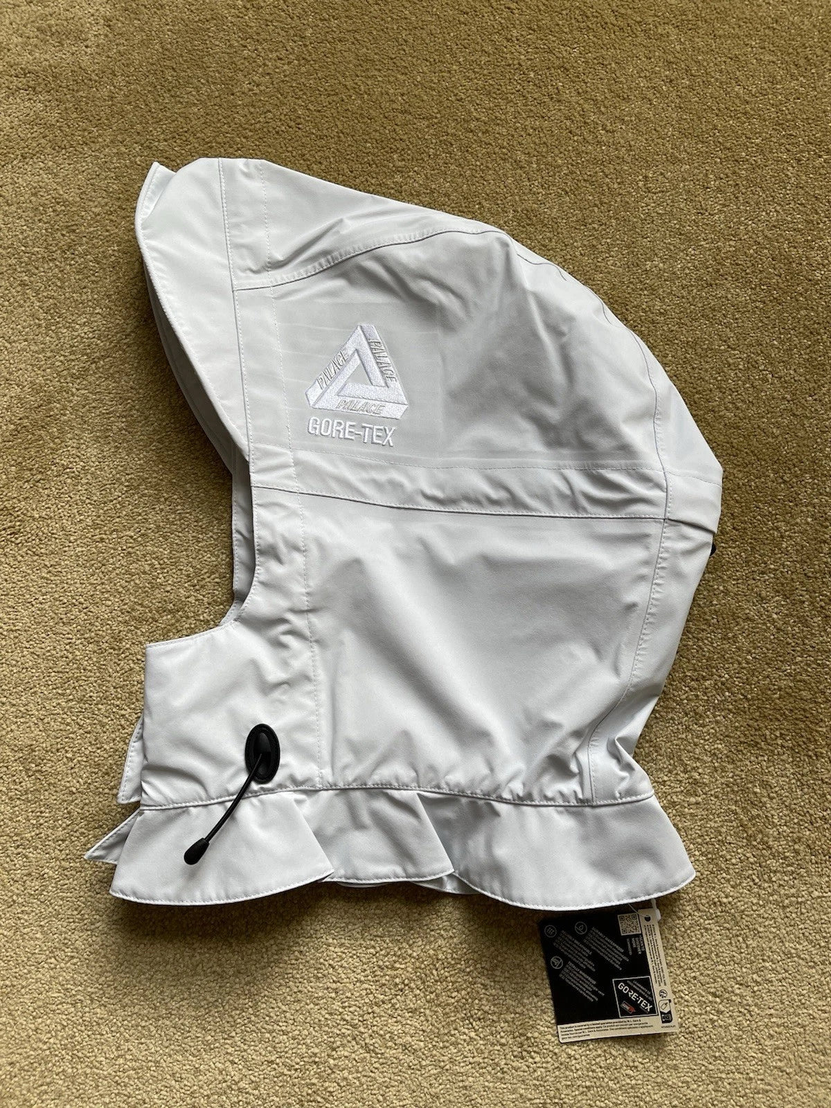eBay 168223737400 photo 1: Palace Gore-Tex 3L Showerman Hood in Cloud (SS 2025) Size S/M, BNWT