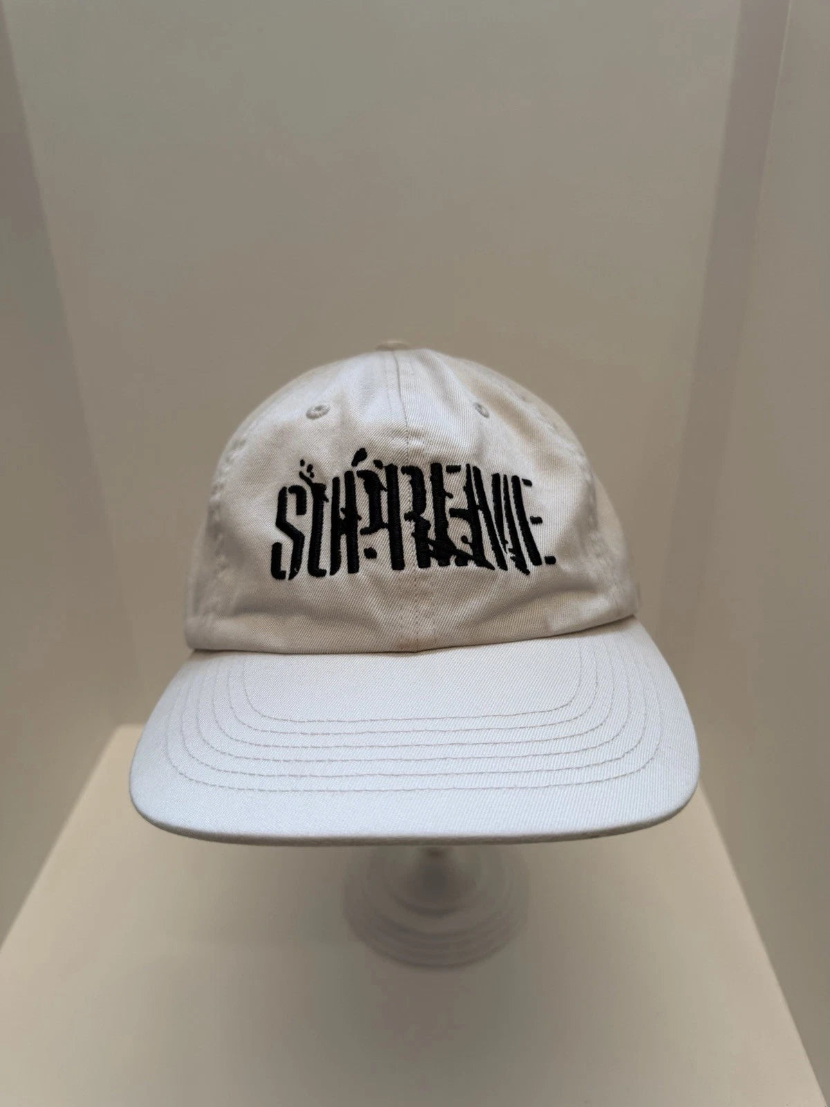 eBay 168569672919 photo 1: Supreme Splatter 6-Panel Cap In Natural Stone (FW 2025) One Size