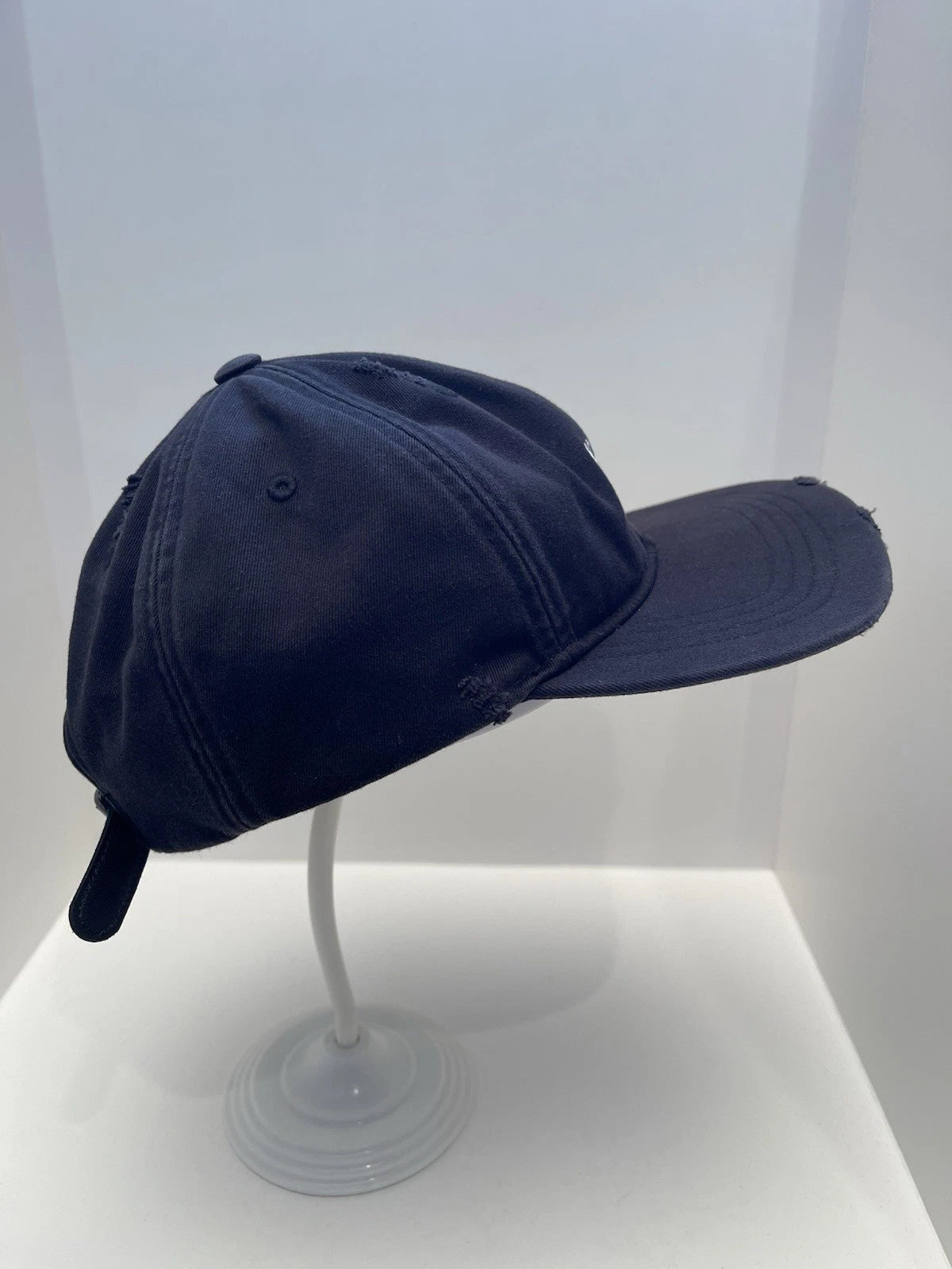 eBay 168535134981 photo 3: Supreme Distressed Script 6-Panel Cap In Black (FW 2025) One Size
