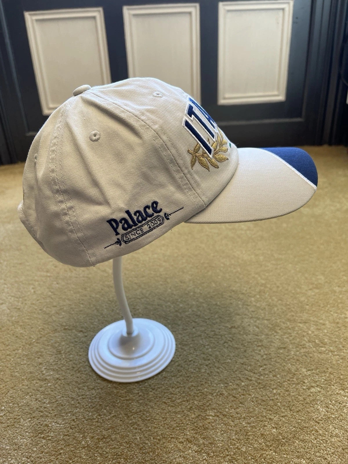 eBay 168205465390 photo 2: Men’s Palace Italian 6-Panel Cap in Soft White (SS 2024) BNWT