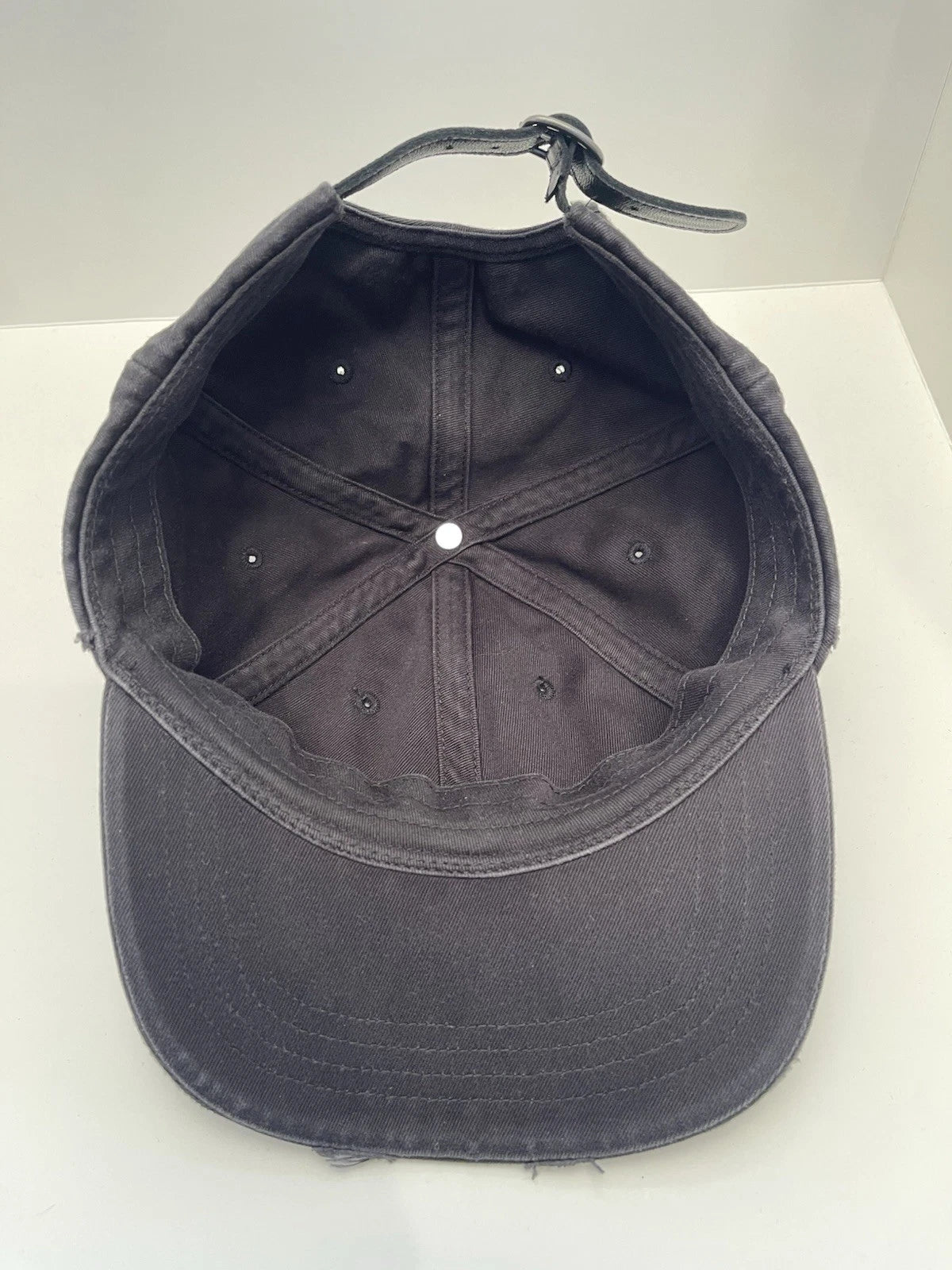 eBay 168535134981 photo 7: Supreme Distressed Script 6-Panel Cap In Black (FW 2025) One Size